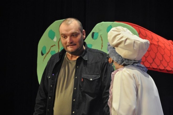 Godziny dla rodziny: Czerwony Kapturek w OCK [13.XI.2011] - zdjęcie #3 - eOstroleka.pl