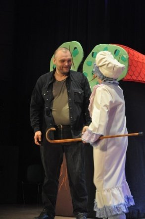 Godziny dla rodziny: Czerwony Kapturek w OCK [13.XI.2011] - zdjęcie #2 - eOstroleka.pl
