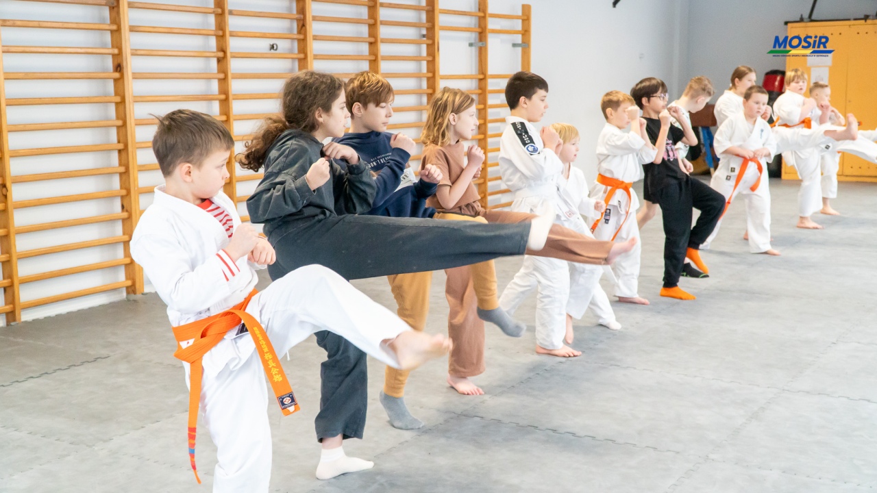 Ferie z karate w Ostrołęce, fot. MOSIR Ostrołęka - zdjęcie #2 - eOstroleka.pl