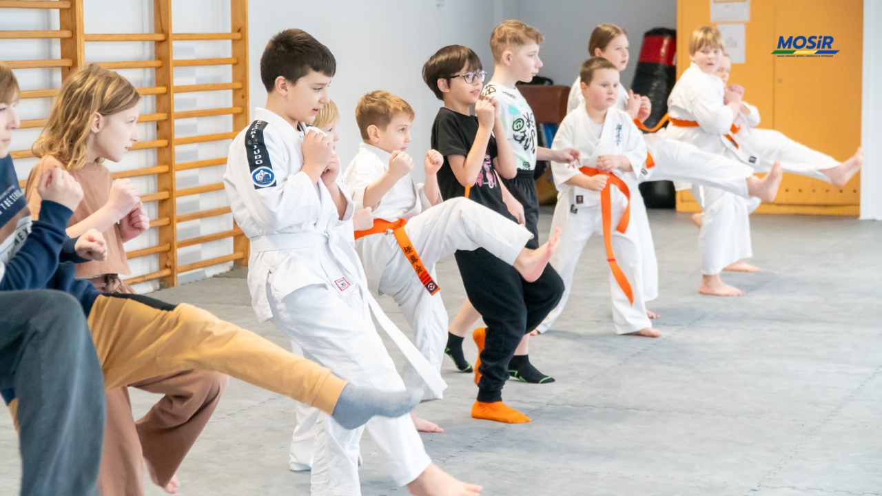 Ferie z karate w Ostrołęce, fot. MOSIR Ostrołęka - zdjęcie #1 - eOstroleka.pl
