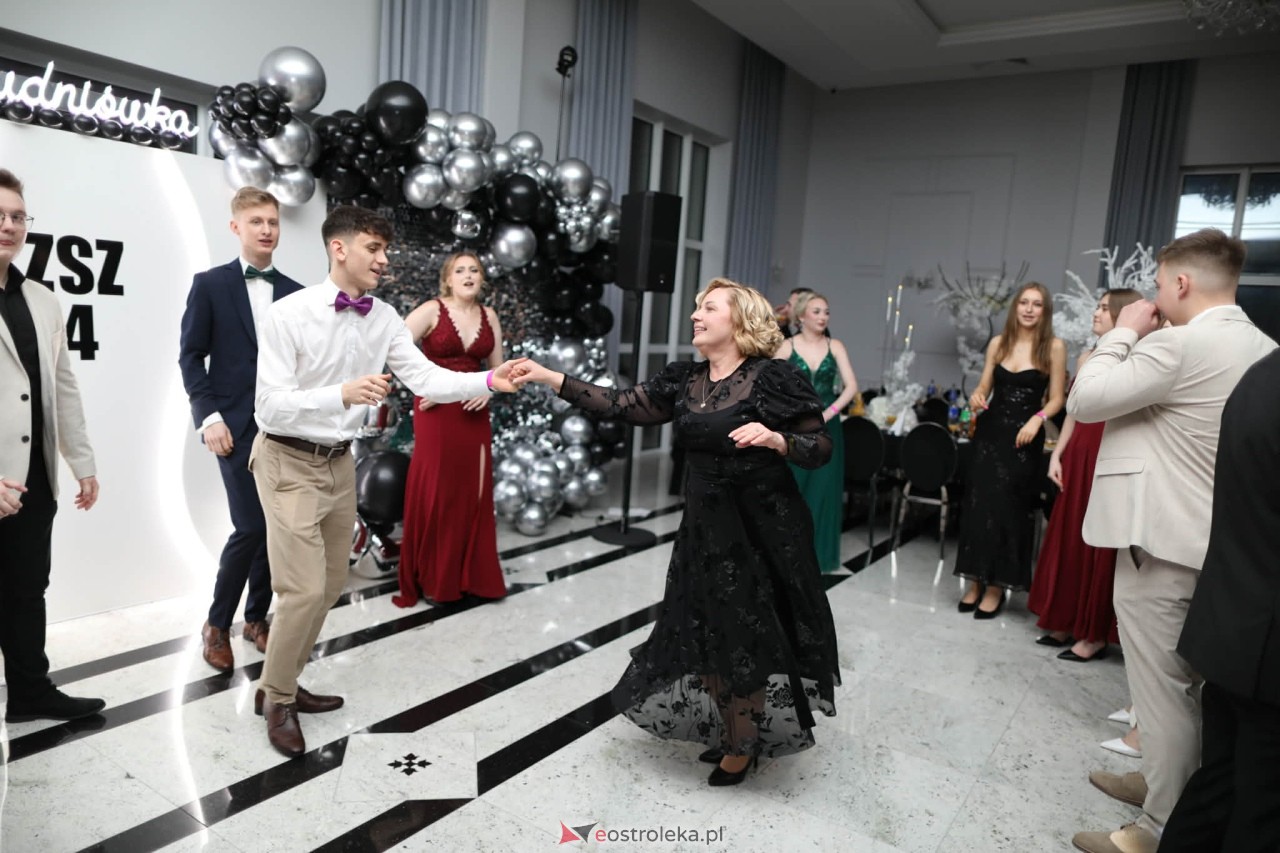 Studniówka ZSZ Nr 4 w Ostrołęce [31.01.2026] - zdjęcie #43 - eOstroleka.pl