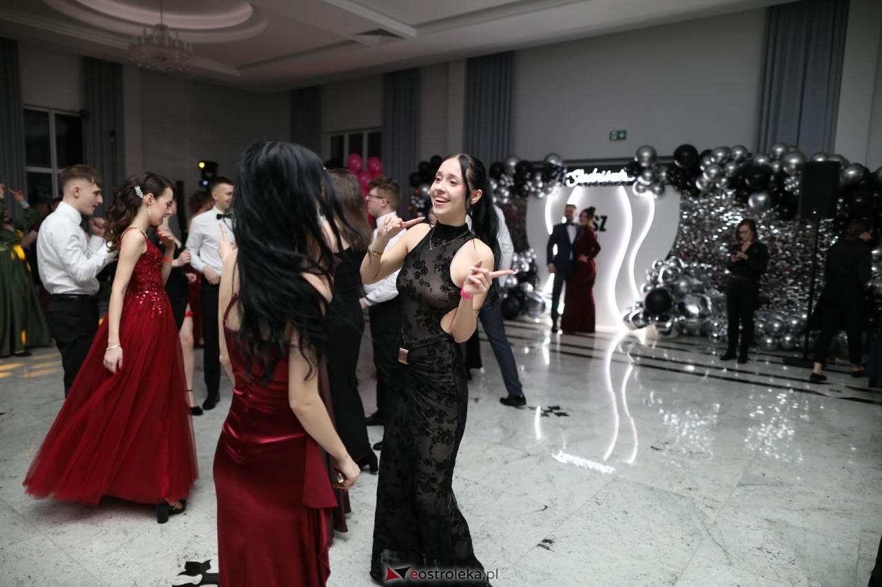 Studniówka ZSZ Nr 4 w Ostrołęce [31.01.2026] - zdjęcie #17 - eOstroleka.pl