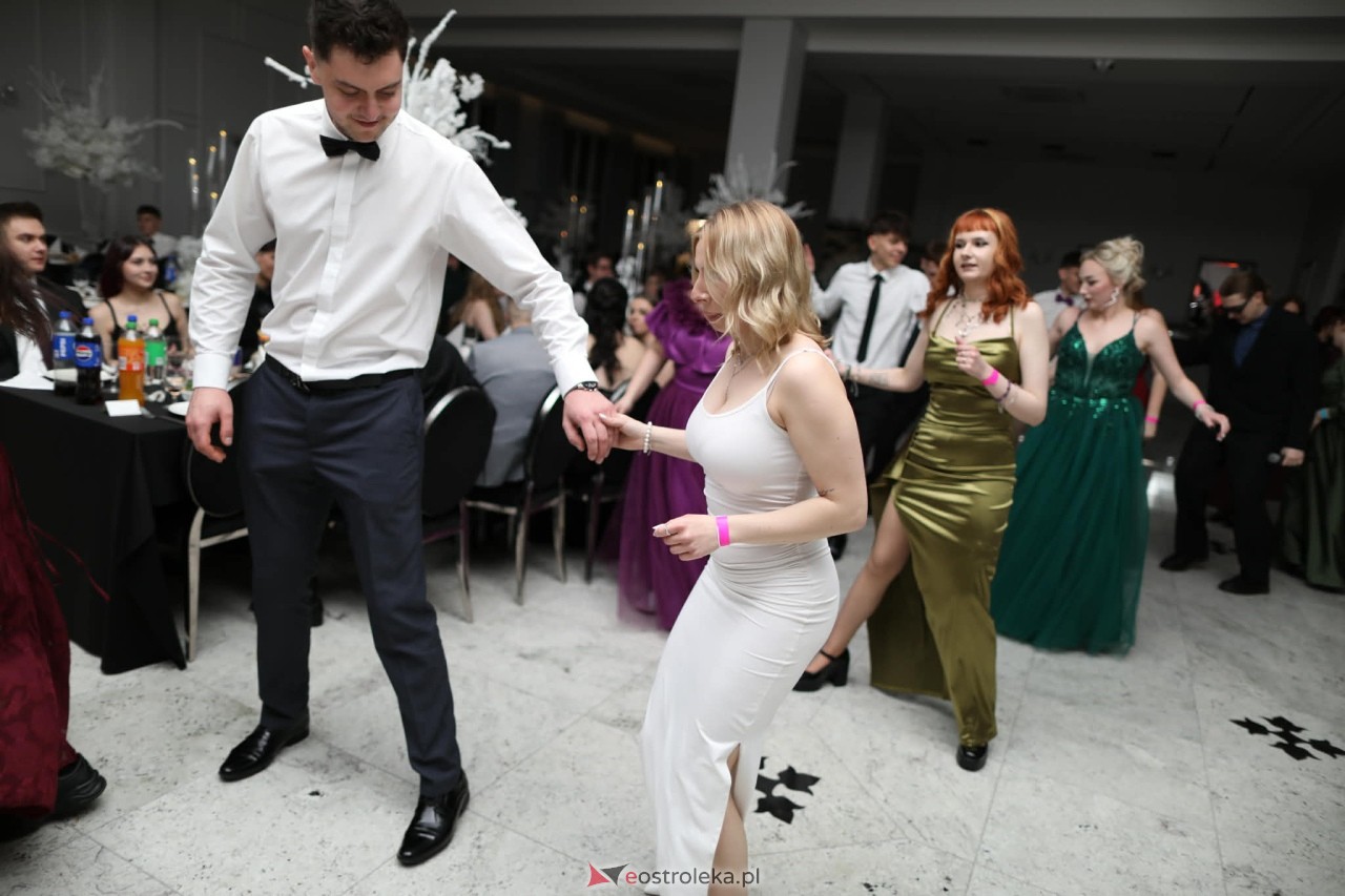 Studniówka ZSZ Nr 4 w Ostrołęce [31.01.2026] - zdjęcie #15 - eOstroleka.pl