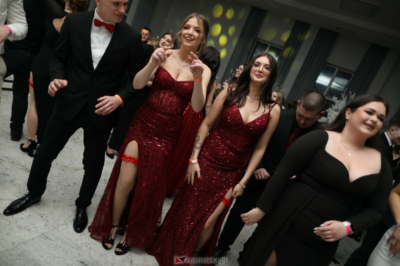 DJ Zimny Gulasz na studniówce w ZSZ Nr 4 [31.01.2026] - zdjęcie #30 - eOstroleka.pl