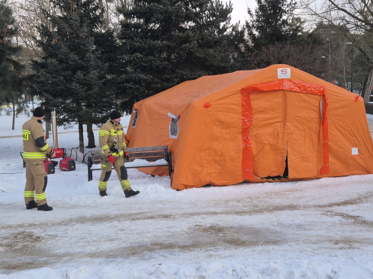 Ogrzewany namiot w Ostrołęce [31.01.2026] - zdjęcie #6 - eOstroleka.pl