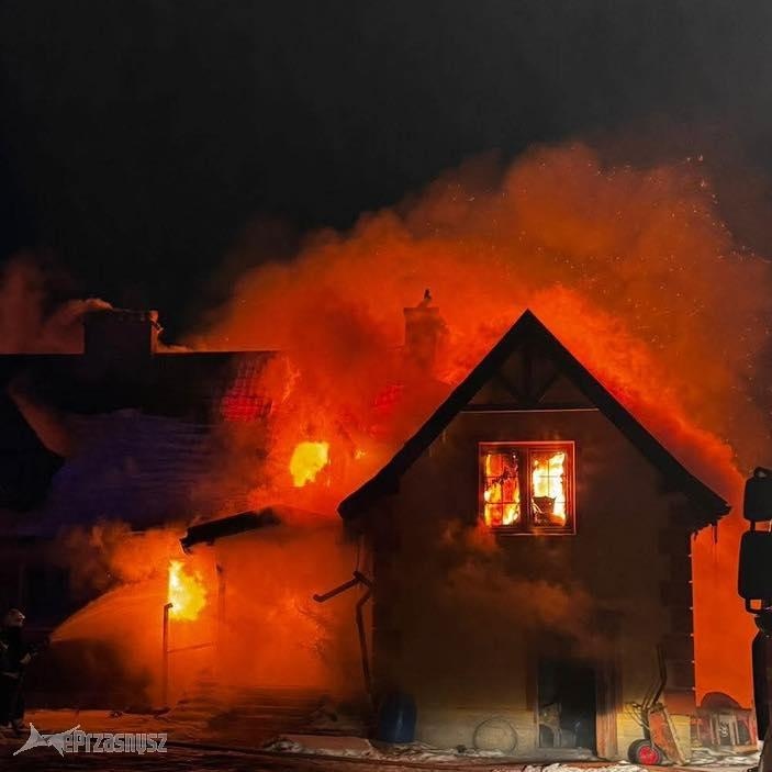 Pożar domu w miejscowości Ożumiech [02.01.2026] - zdjęcie #5 - eOstroleka.pl