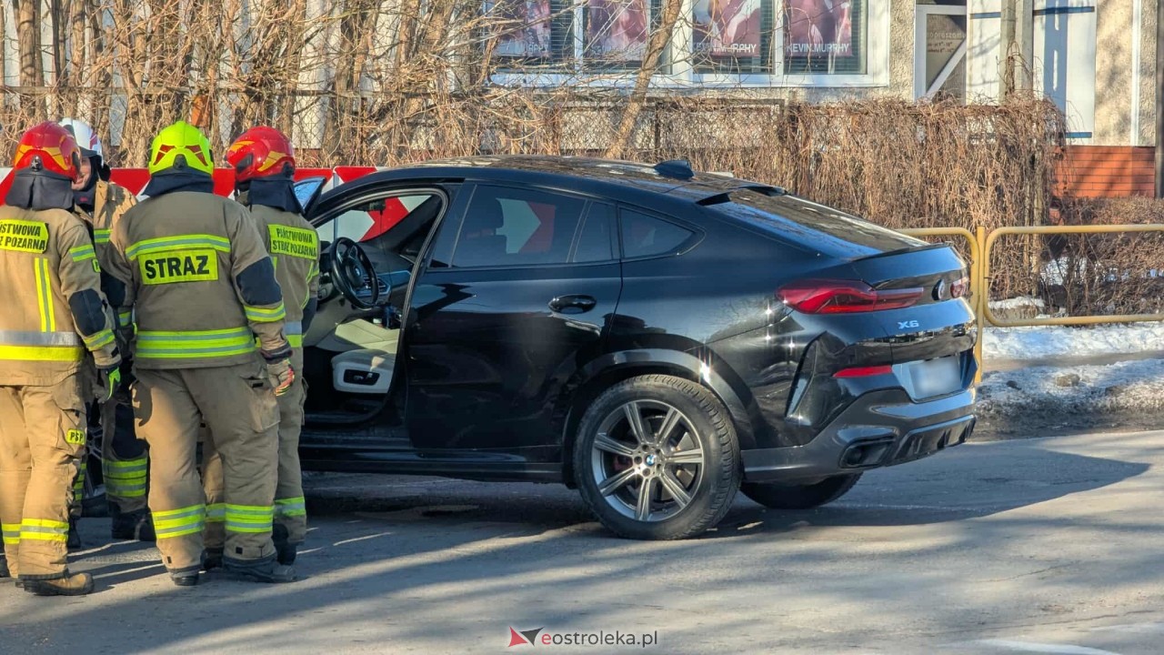 Incydent drogowy na skrzyżowania Korczaka i Sienkiewicza [02.02.2026] - zdjęcie #3 - eOstroleka.pl