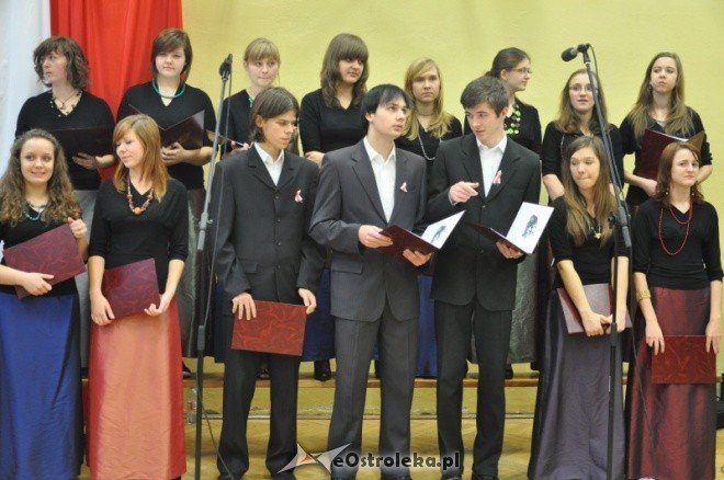 Obchody 93 rocznicy odzyskania przez Polskę niepodległości w I LO [14.XI.2011] - zdjęcie #21 - eOstroleka.pl