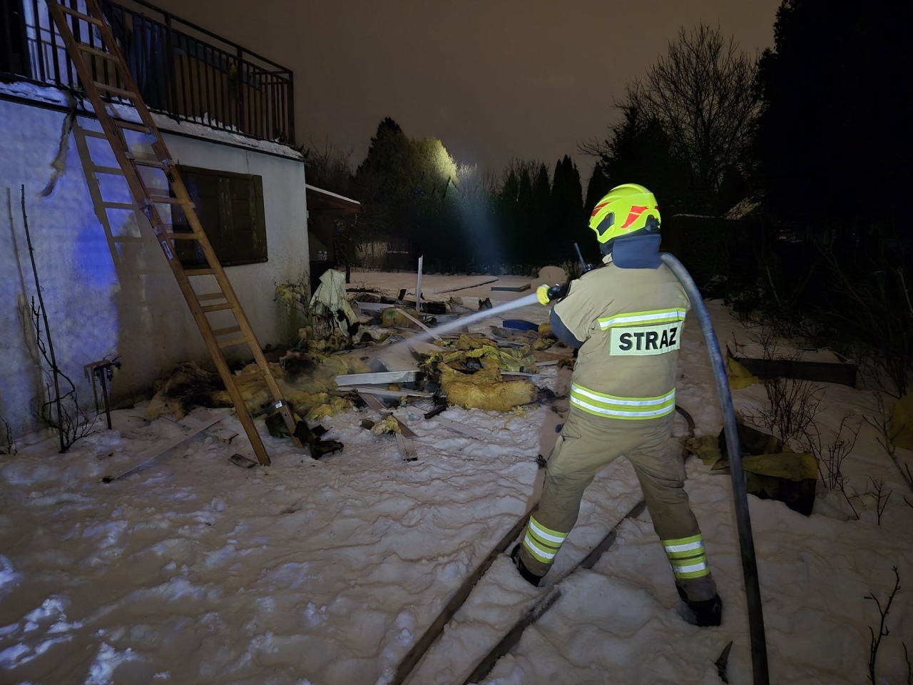 Pożar na ogródkach działkowych przy Olszynowej [05.02.2026] - zdjęcie #5 - eOstroleka.pl
