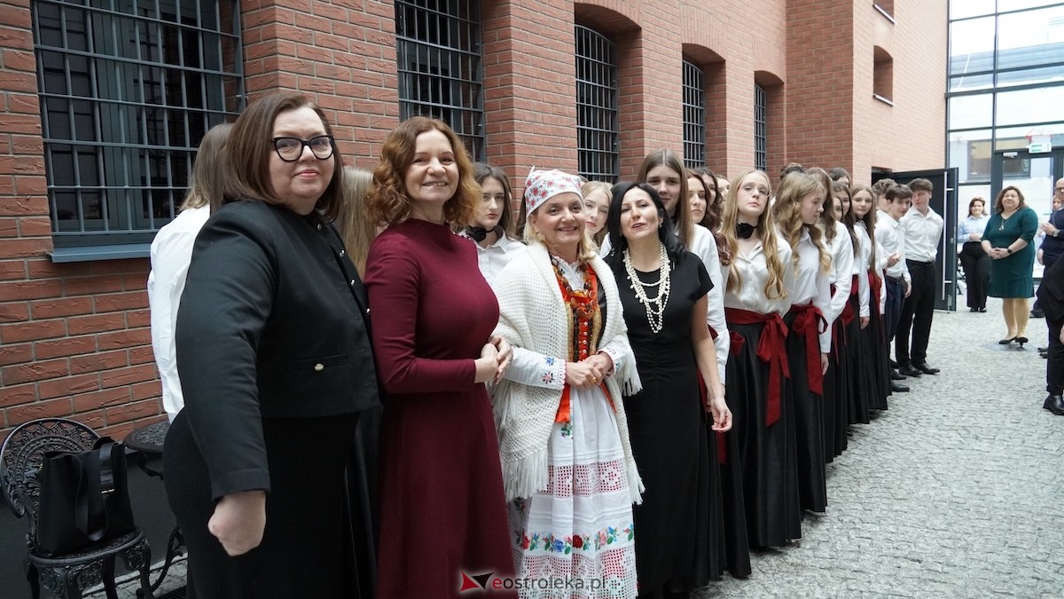 Uroczystość wręczenia odznaczeń państwowych i resortowych dla nauczycieli i pracowników oświaty [06.02.2026] - zdjęcie #167 - eOstroleka.pl