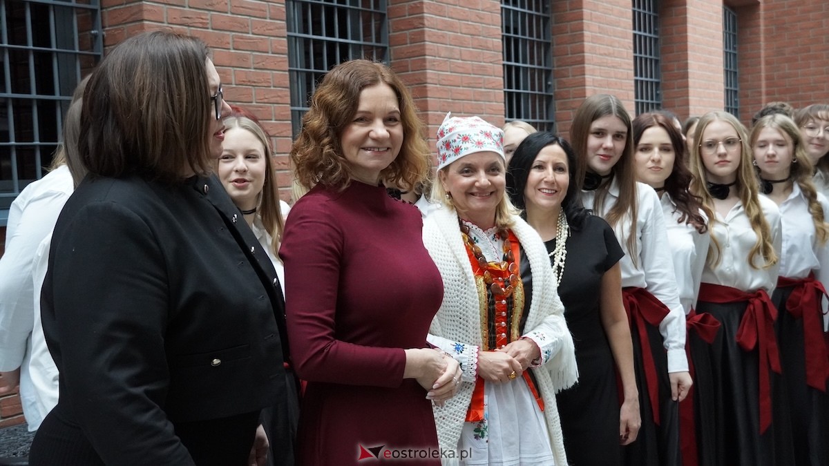 Uroczystość wręczenia odznaczeń państwowych i resortowych dla nauczycieli i pracowników oświaty [06.02.2026] - zdjęcie #166 - eOstroleka.pl