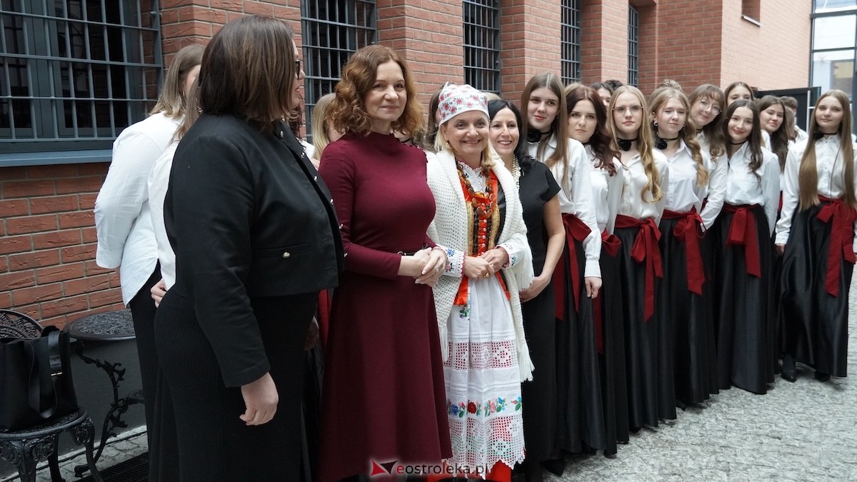 Uroczystość wręczenia odznaczeń państwowych i resortowych dla nauczycieli i pracowników oświaty [06.02.2026] - zdjęcie #165 - eOstroleka.pl