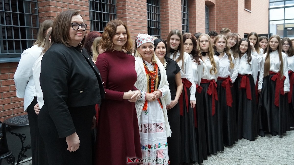 Uroczystość wręczenia odznaczeń państwowych i resortowych dla nauczycieli i pracowników oświaty [06.02.2026] - zdjęcie #164 - eOstroleka.pl