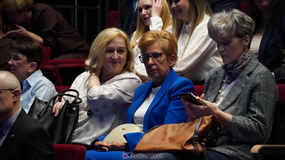 Uroczystość wręczenia odznaczeń państwowych i resortowych dla nauczycieli i pracowników oświaty [06.02.2026] - zdjęcie #163 - eOstroleka.pl
