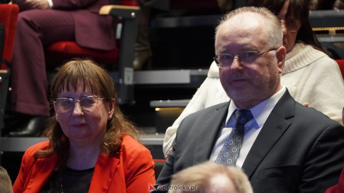 Uroczystość wręczenia odznaczeń państwowych i resortowych dla nauczycieli i pracowników oświaty [06.02.2026] - zdjęcie #162 - eOstroleka.pl