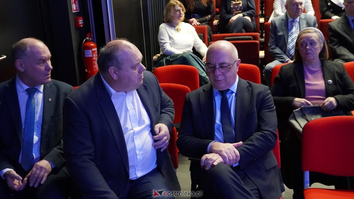 Uroczystość wręczenia odznaczeń państwowych i resortowych dla nauczycieli i pracowników oświaty [06.02.2026] - zdjęcie #158 - eOstroleka.pl