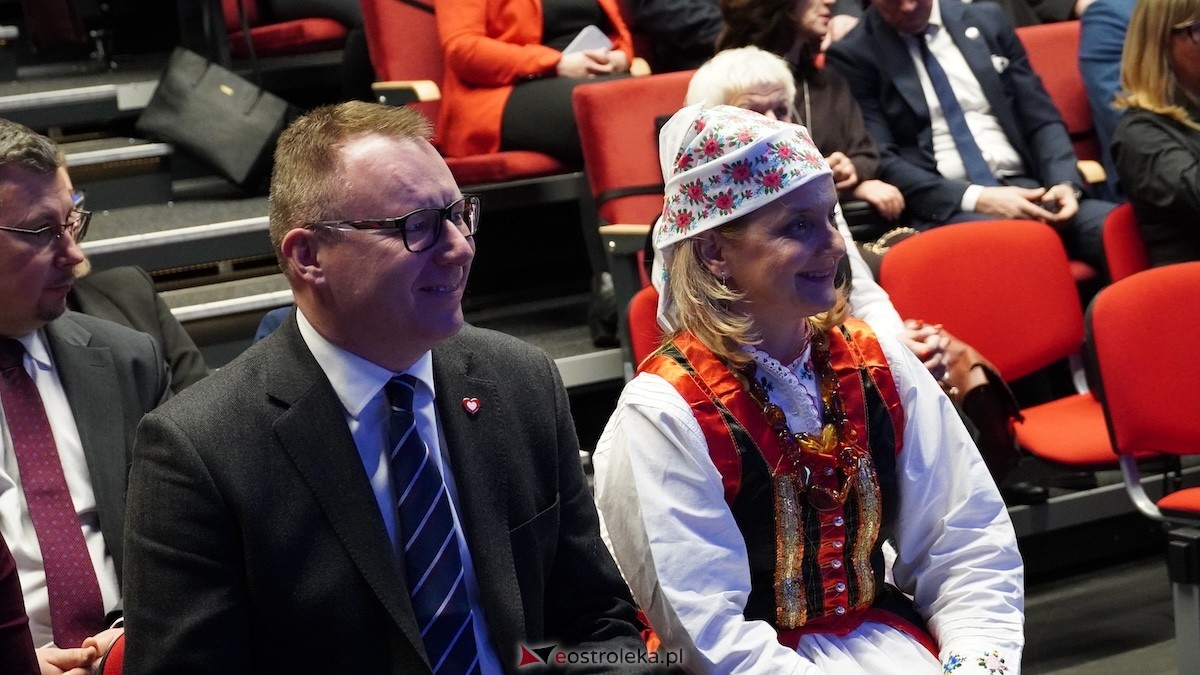 Uroczystość wręczenia odznaczeń państwowych i resortowych dla nauczycieli i pracowników oświaty [06.02.2026] - zdjęcie #156 - eOstroleka.pl