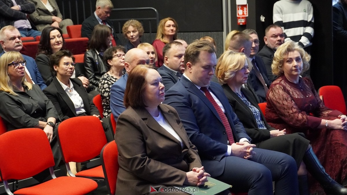 Uroczystość wręczenia odznaczeń państwowych i resortowych dla nauczycieli i pracowników oświaty [06.02.2026] - zdjęcie #155 - eOstroleka.pl