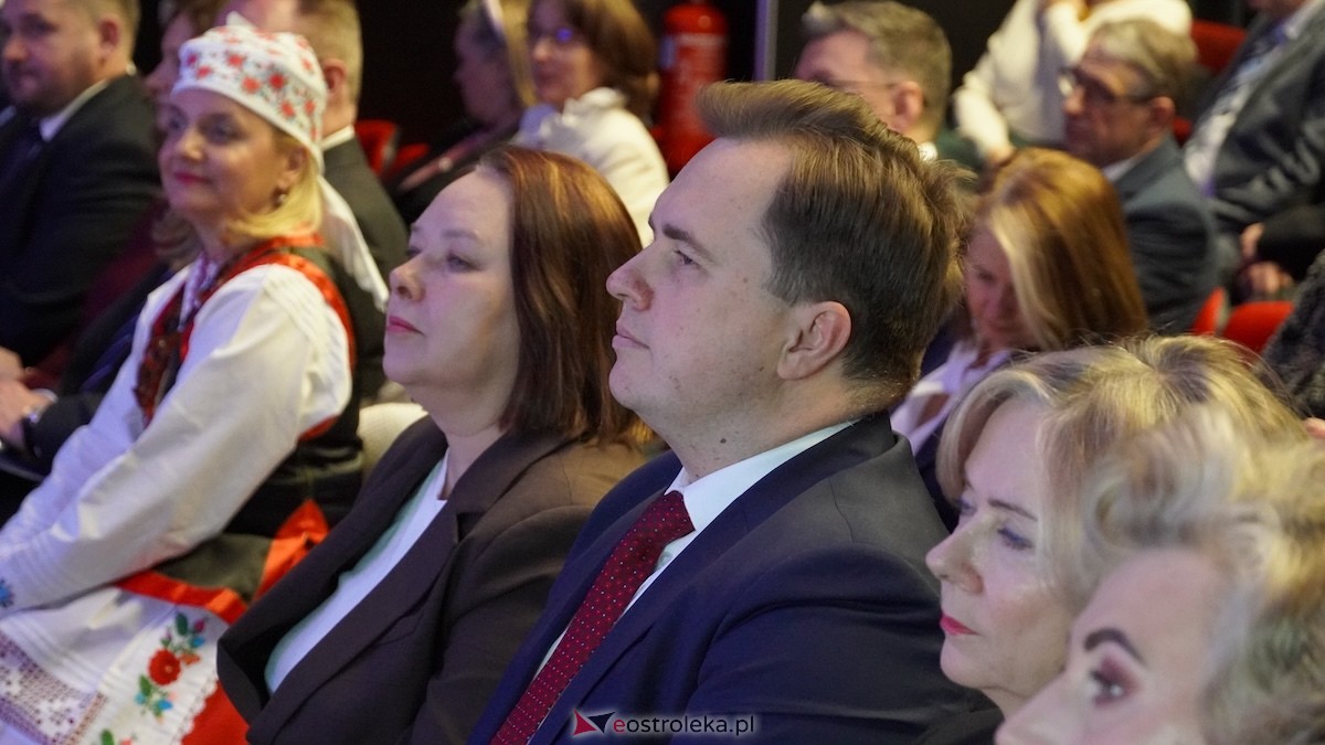 Uroczystość wręczenia odznaczeń państwowych i resortowych dla nauczycieli i pracowników oświaty [06.02.2026] - zdjęcie #139 - eOstroleka.pl