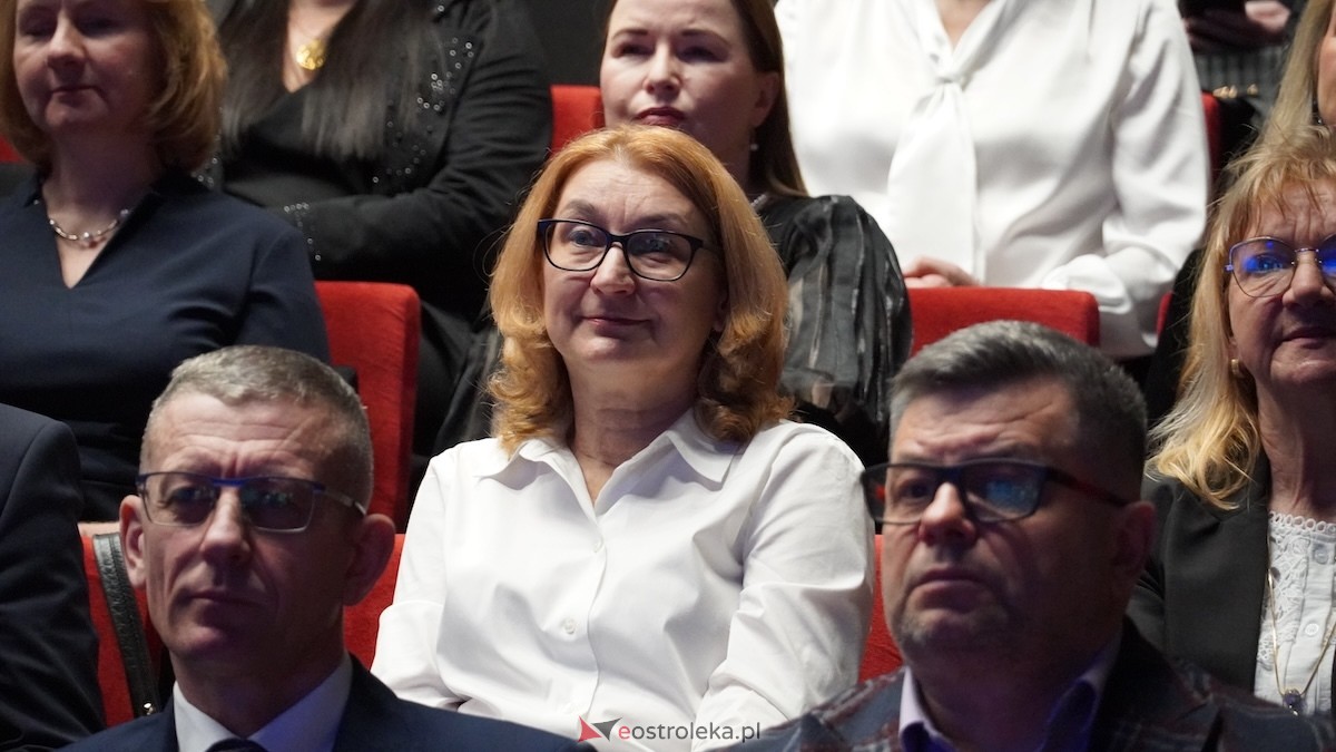 Uroczystość wręczenia odznaczeń państwowych i resortowych dla nauczycieli i pracowników oświaty [06.02.2026] - zdjęcie #137 - eOstroleka.pl