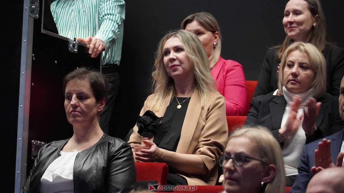 Uroczystość wręczenia odznaczeń państwowych i resortowych dla nauczycieli i pracowników oświaty [06.02.2026] - zdjęcie #134 - eOstroleka.pl
