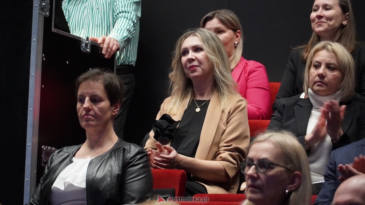 Uroczystość wręczenia odznaczeń państwowych i resortowych dla nauczycieli i pracowników oświaty [06.02.2026] - zdjęcie #133 - eOstroleka.pl