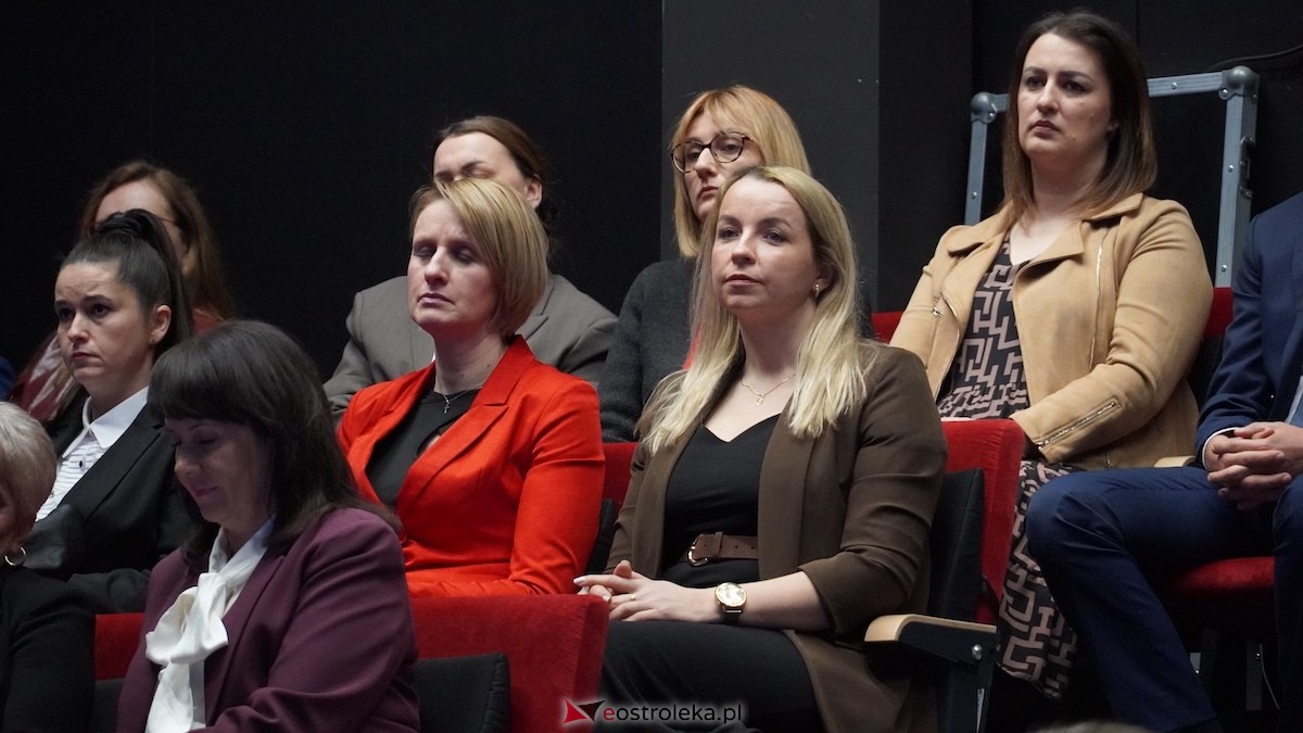 Uroczystość wręczenia odznaczeń państwowych i resortowych dla nauczycieli i pracowników oświaty [06.02.2026] - zdjęcie #132 - eOstroleka.pl