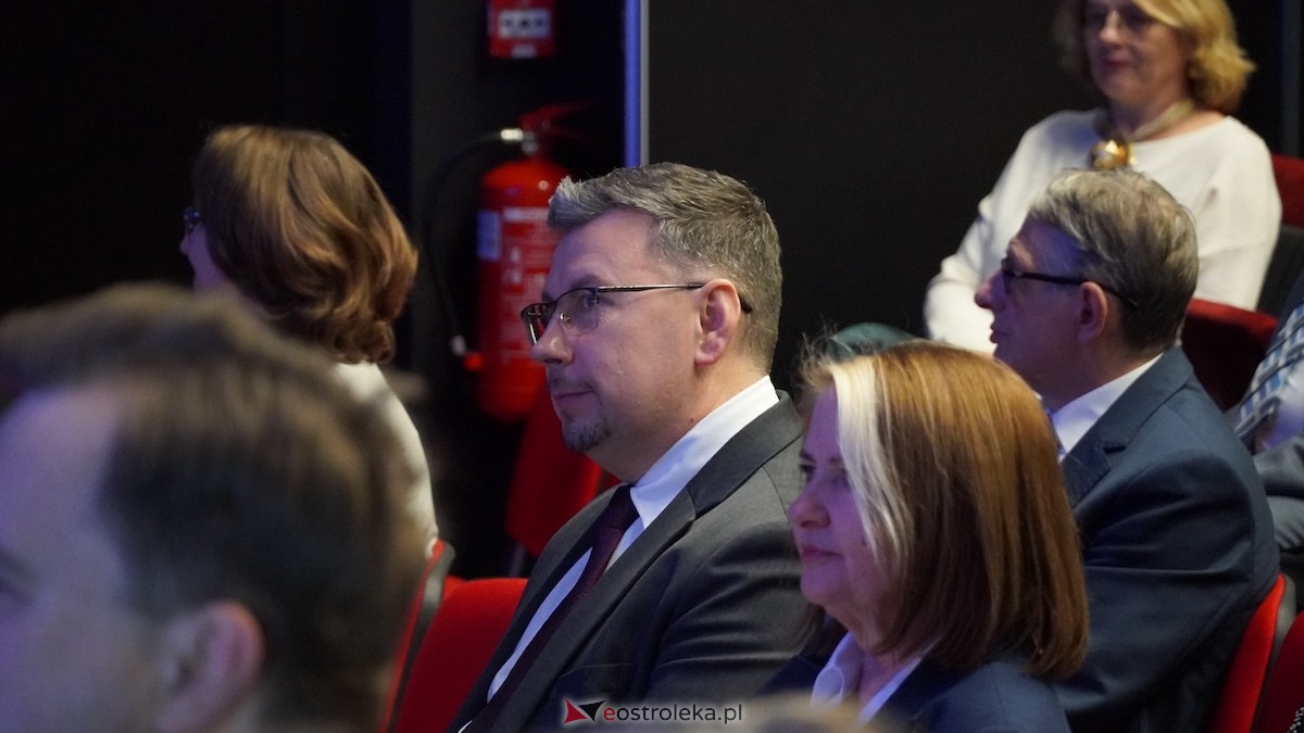 Uroczystość wręczenia odznaczeń państwowych i resortowych dla nauczycieli i pracowników oświaty [06.02.2026] - zdjęcie #128 - eOstroleka.pl
