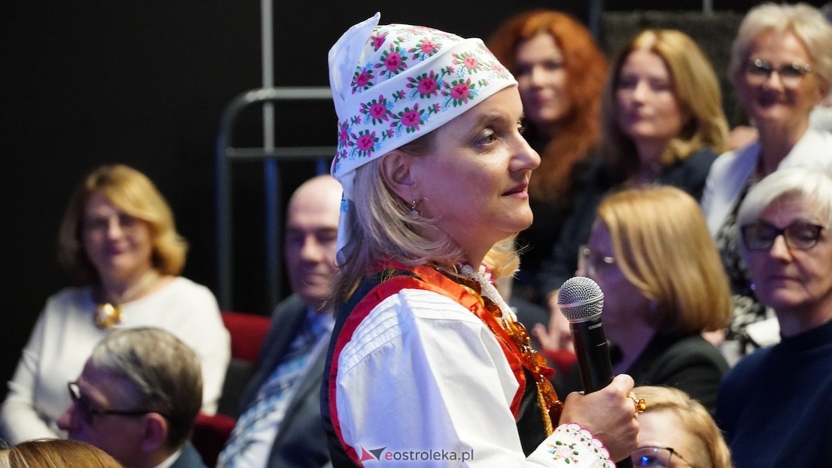 Uroczystość wręczenia odznaczeń państwowych i resortowych dla nauczycieli i pracowników oświaty [06.02.2026] - zdjęcie #121 - eOstroleka.pl