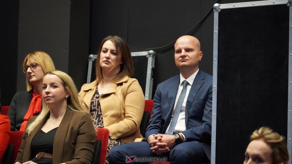 Uroczystość wręczenia odznaczeń państwowych i resortowych dla nauczycieli i pracowników oświaty [06.02.2026] - zdjęcie #120 - eOstroleka.pl