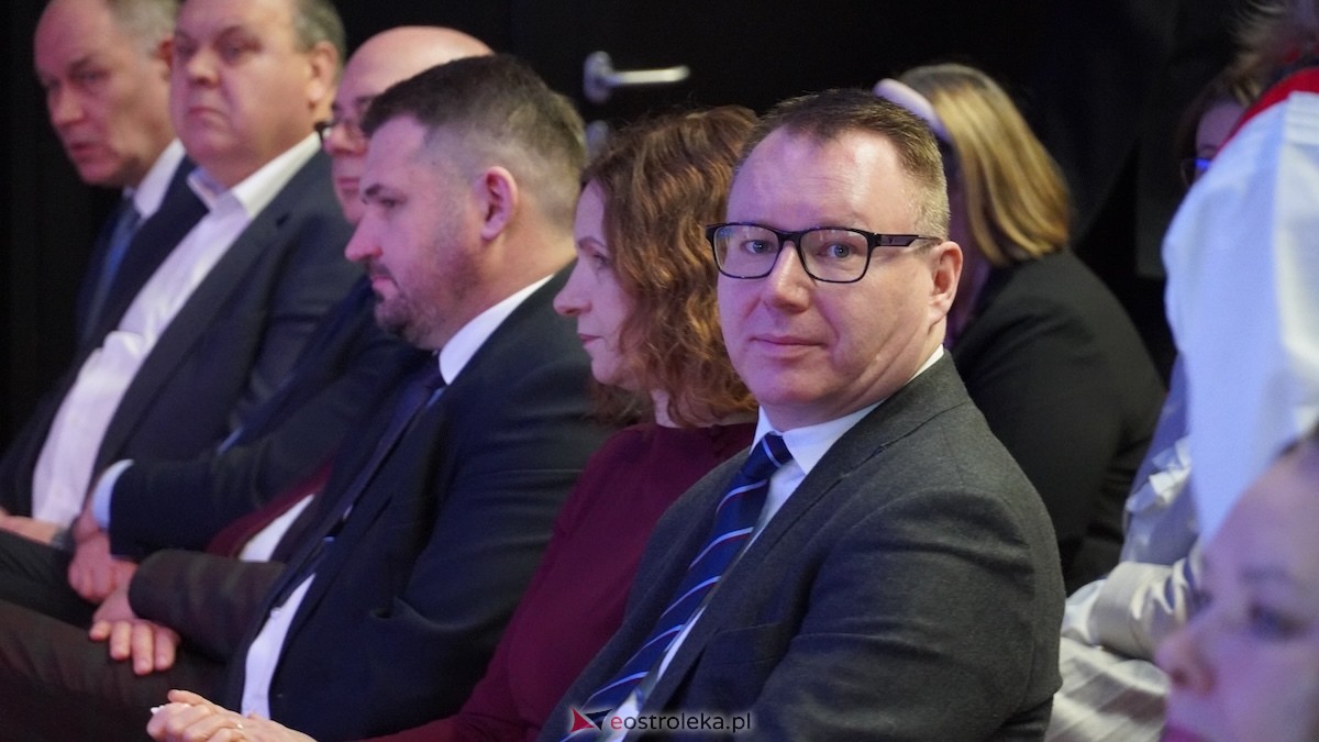 Uroczystość wręczenia odznaczeń państwowych i resortowych dla nauczycieli i pracowników oświaty [06.02.2026] - zdjęcie #116 - eOstroleka.pl