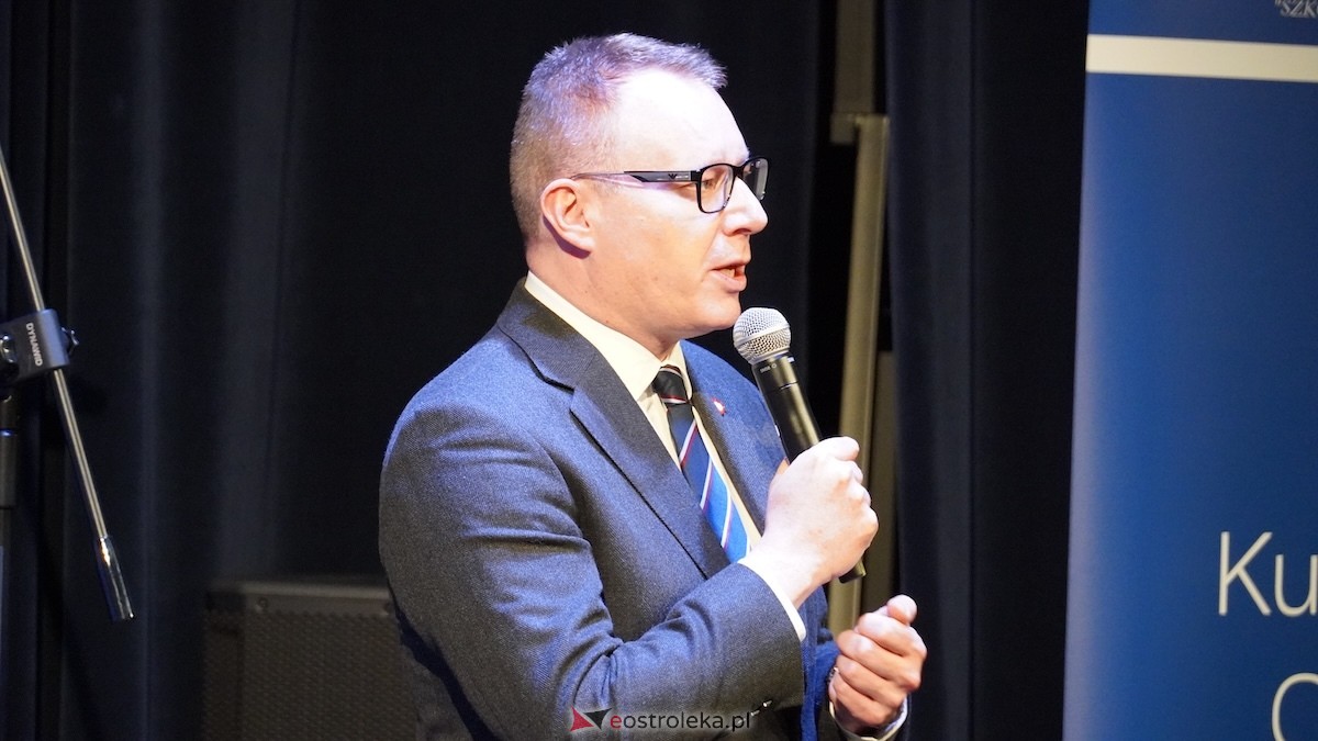 Uroczystość wręczenia odznaczeń państwowych i resortowych dla nauczycieli i pracowników oświaty [06.02.2026] - zdjęcie #114 - eOstroleka.pl
