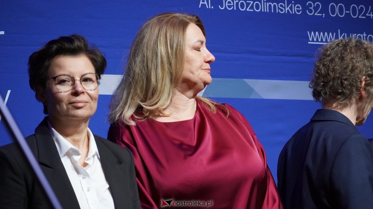 Uroczystość wręczenia odznaczeń państwowych i resortowych dla nauczycieli i pracowników oświaty [06.02.2026] - zdjęcie #95 - eOstroleka.pl