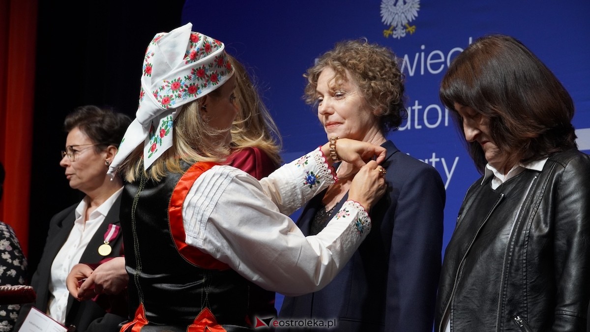 Uroczystość wręczenia odznaczeń państwowych i resortowych dla nauczycieli i pracowników oświaty [06.02.2026] - zdjęcie #93 - eOstroleka.pl