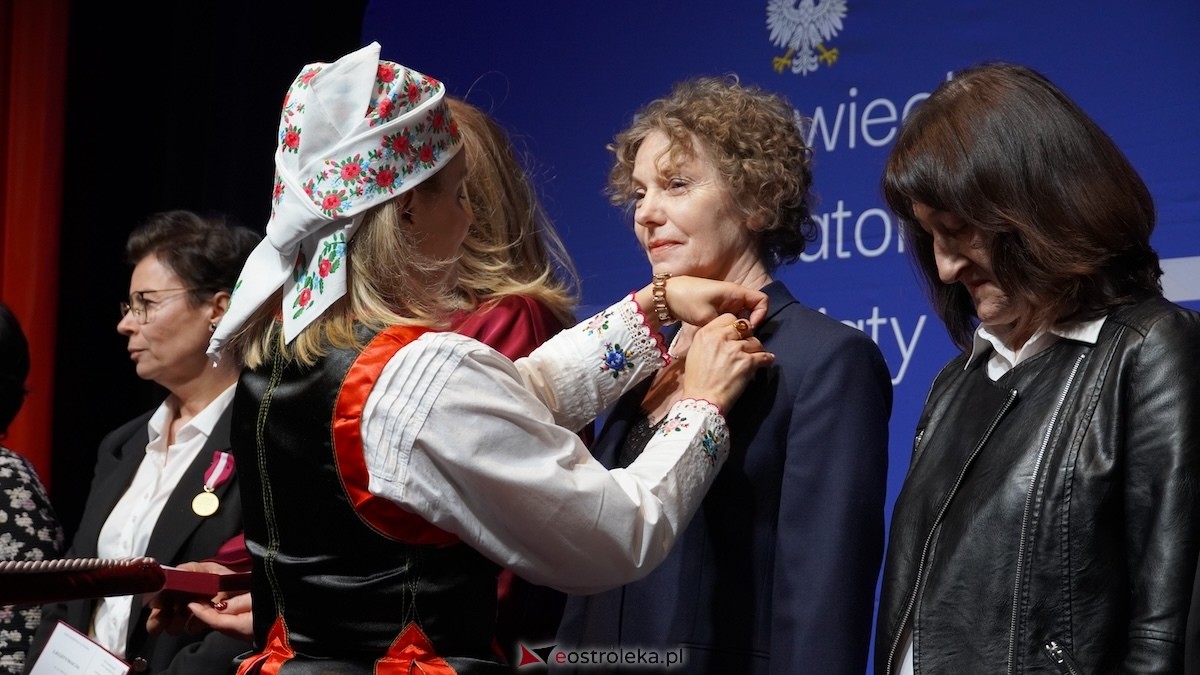 Uroczystość wręczenia odznaczeń państwowych i resortowych dla nauczycieli i pracowników oświaty [06.02.2026] - zdjęcie #92 - eOstroleka.pl