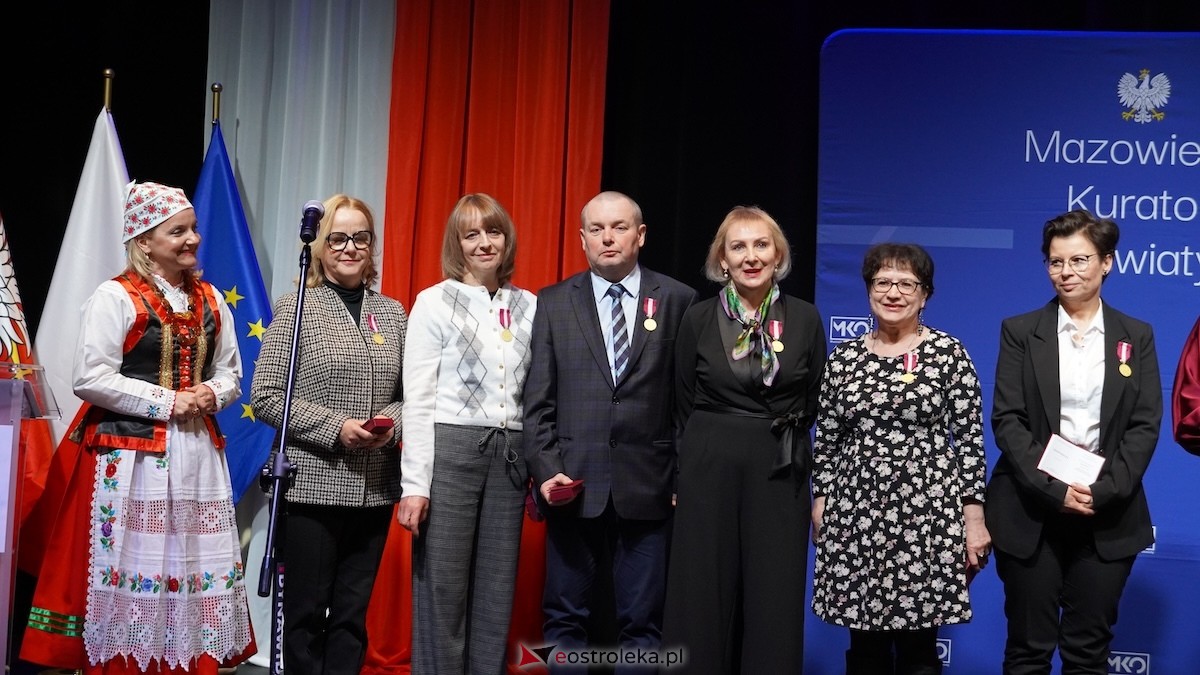 Uroczystość wręczenia odznaczeń państwowych i resortowych dla nauczycieli i pracowników oświaty [06.02.2026] - zdjęcie #80 - eOstroleka.pl