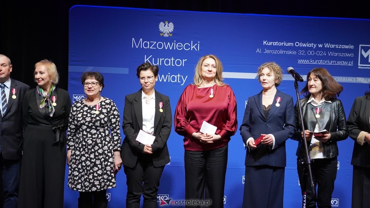Uroczystość wręczenia odznaczeń państwowych i resortowych dla nauczycieli i pracowników oświaty [06.02.2026] - zdjęcie #79 - eOstroleka.pl
