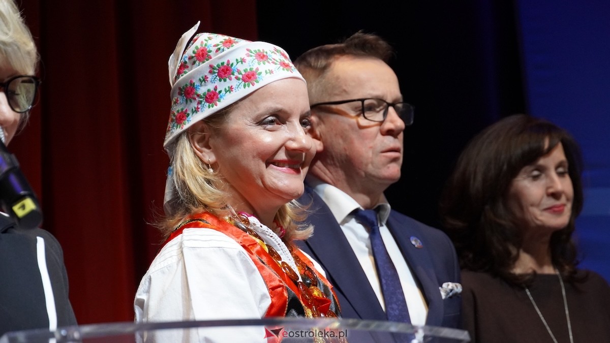 Uroczystość wręczenia odznaczeń państwowych i resortowych dla nauczycieli i pracowników oświaty [06.02.2026] - zdjęcie #77 - eOstroleka.pl