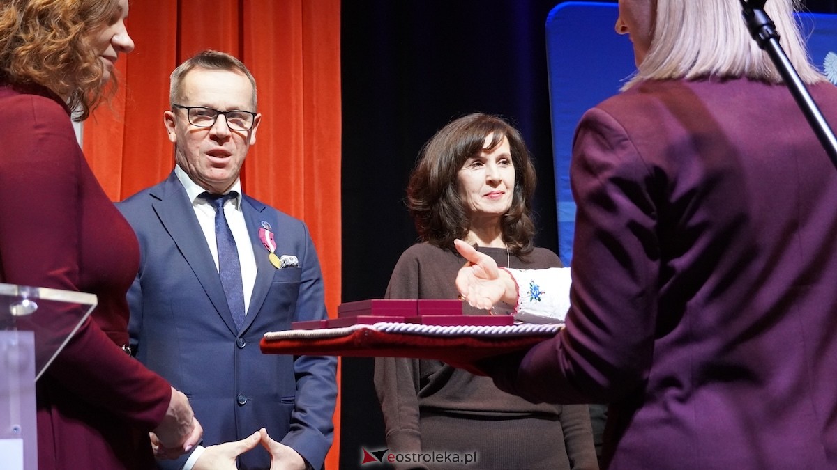 Uroczystość wręczenia odznaczeń państwowych i resortowych dla nauczycieli i pracowników oświaty [06.02.2026] - zdjęcie #74 - eOstroleka.pl