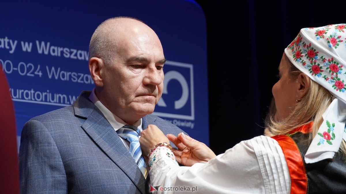 Uroczystość wręczenia odznaczeń państwowych i resortowych dla nauczycieli i pracowników oświaty [06.02.2026] - zdjęcie #69 - eOstroleka.pl