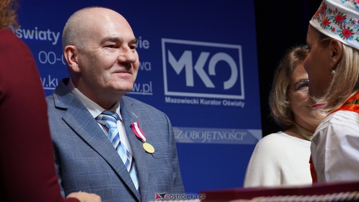 Uroczystość wręczenia odznaczeń państwowych i resortowych dla nauczycieli i pracowników oświaty [06.02.2026] - zdjęcie #67 - eOstroleka.pl