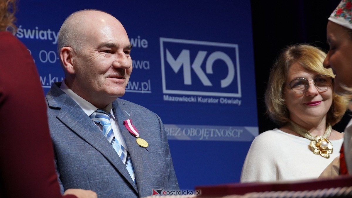 Uroczystość wręczenia odznaczeń państwowych i resortowych dla nauczycieli i pracowników oświaty [06.02.2026] - zdjęcie #66 - eOstroleka.pl