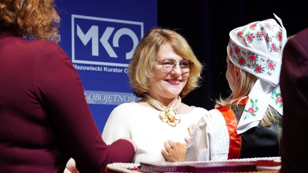 Uroczystość wręczenia odznaczeń państwowych i resortowych dla nauczycieli i pracowników oświaty [06.02.2026] - zdjęcie #65 - eOstroleka.pl