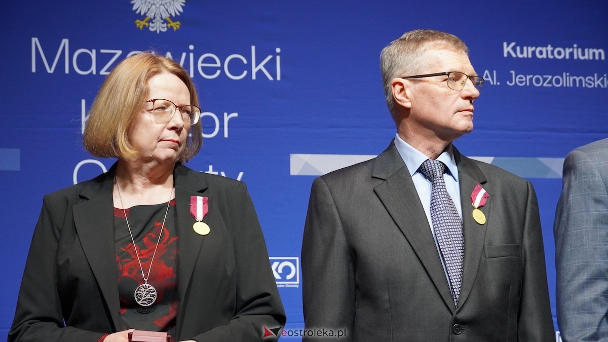 Uroczystość wręczenia odznaczeń państwowych i resortowych dla nauczycieli i pracowników oświaty [06.02.2026] - zdjęcie #61 - eOstroleka.pl