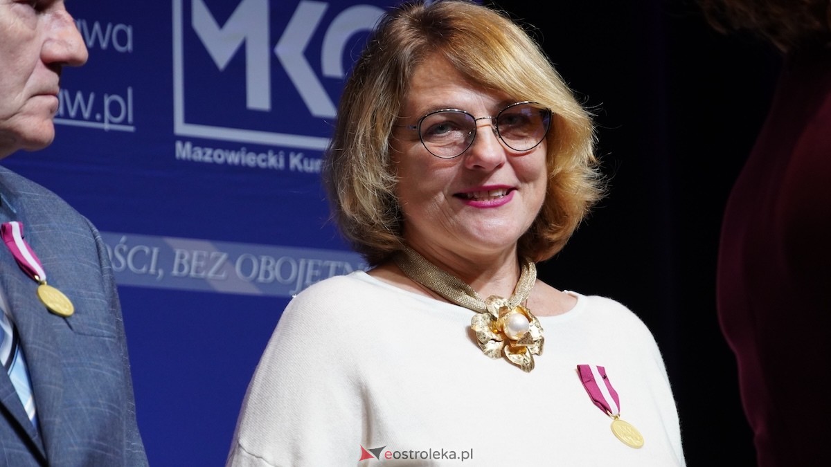 Uroczystość wręczenia odznaczeń państwowych i resortowych dla nauczycieli i pracowników oświaty [06.02.2026] - zdjęcie #59 - eOstroleka.pl