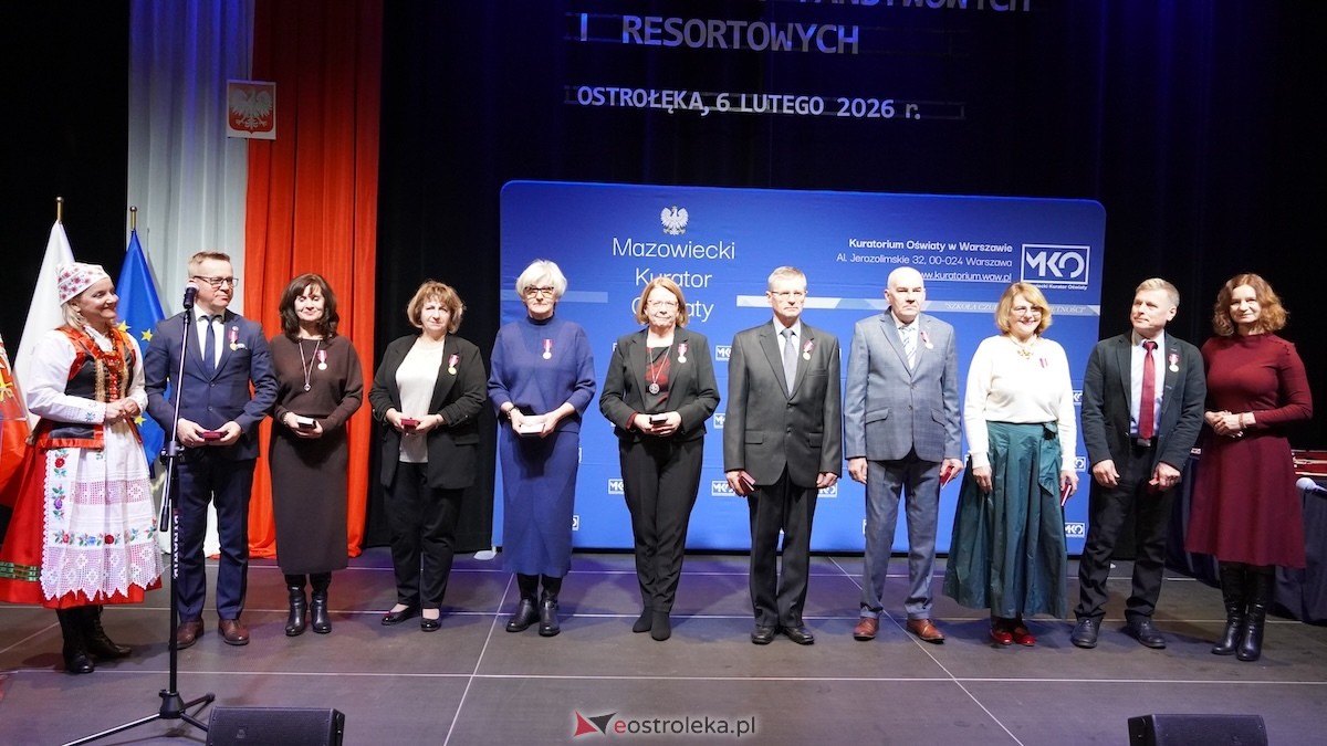 Uroczystość wręczenia odznaczeń państwowych i resortowych dla nauczycieli i pracowników oświaty [06.02.2026] - zdjęcie #56 - eOstroleka.pl
