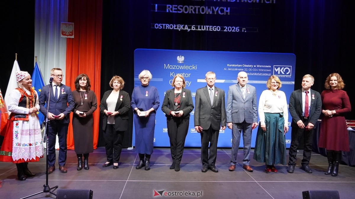 Uroczystość wręczenia odznaczeń państwowych i resortowych dla nauczycieli i pracowników oświaty [06.02.2026] - zdjęcie #55 - eOstroleka.pl