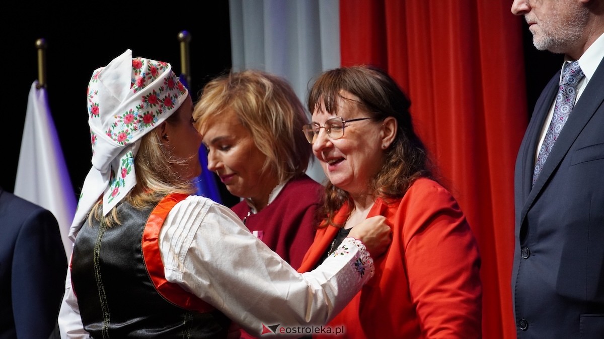 Uroczystość wręczenia odznaczeń państwowych i resortowych dla nauczycieli i pracowników oświaty [06.02.2026] - zdjęcie #46 - eOstroleka.pl