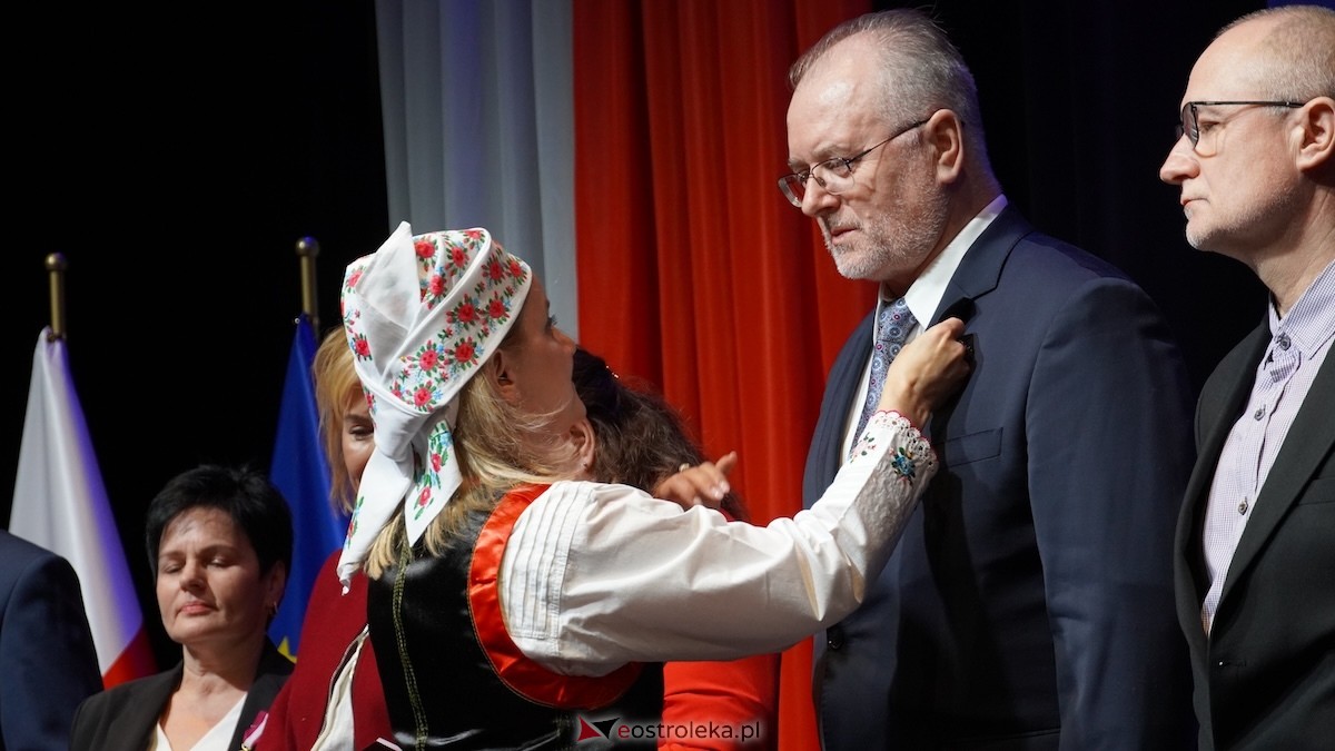 Uroczystość wręczenia odznaczeń państwowych i resortowych dla nauczycieli i pracowników oświaty [06.02.2026] - zdjęcie #44 - eOstroleka.pl