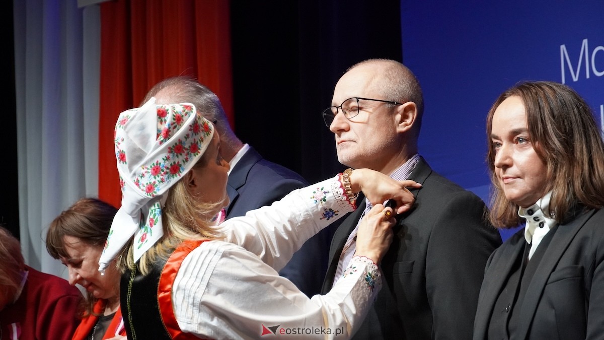 Uroczystość wręczenia odznaczeń państwowych i resortowych dla nauczycieli i pracowników oświaty [06.02.2026] - zdjęcie #42 - eOstroleka.pl